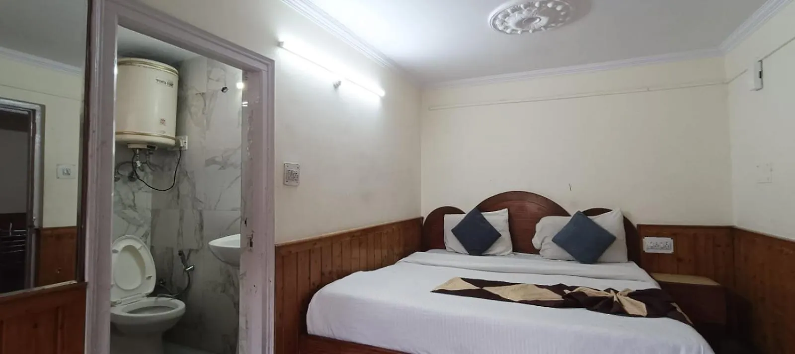 Hotel Royal Apsara Shimla 3*,  India